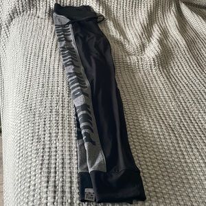 VS PInk NWT Skinny collegiate pant black and grey